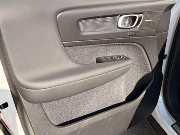 Volvo XC40 B3 Plus — photo 4