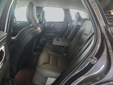 Volvo XC60 B5 Plus — photo 10