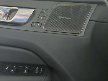 Volvo XC60 B5 Plus — photo 20