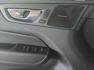 Volvo XC60 B5 Plus — photo 20