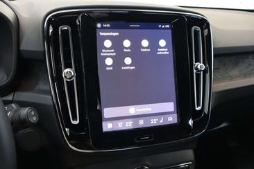 Volvo XC60 — photo 18