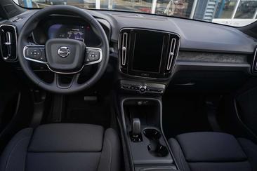 Volvo XC60 — photo 11