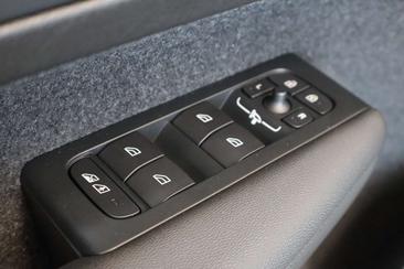 Volvo XC60 — photo 36