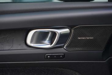 Volvo XC60 — photo 13
