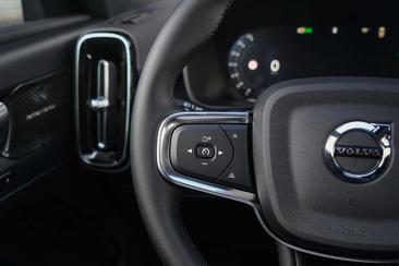 Volvo XC60 — photo 17