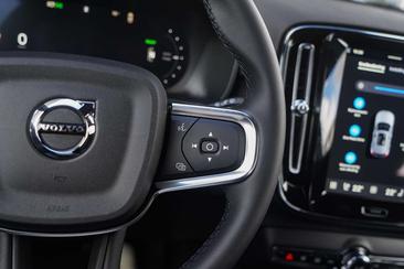 Volvo XC60 — photo 18