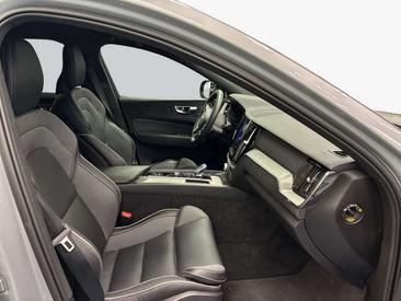 Volvo XC60 B4 Plus — photo 8