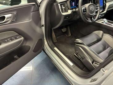 Volvo XC60 B4 Plus — photo 17