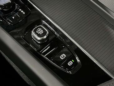Volvo XC60 T8 Recharge — photo 32