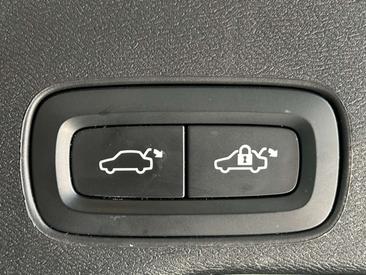 Volvo XC60 T8 Recharge Inscription — photo 34