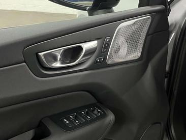 Volvo XC60 T8 Recharge — photo 38