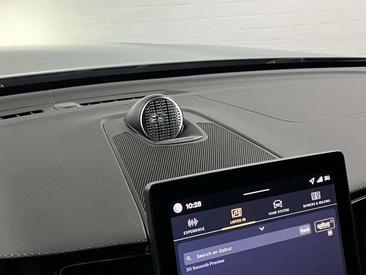 Volvo XC60 T8 Recharge — photo 35