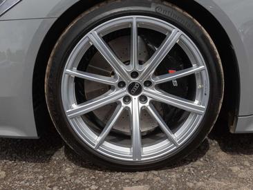Audi RS7 — photo 10