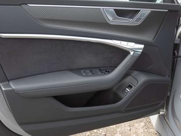 Audi RS7 — photo 11