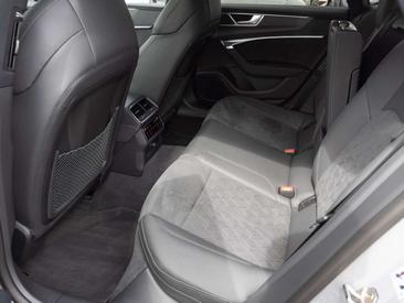 Audi RS7 — photo 20