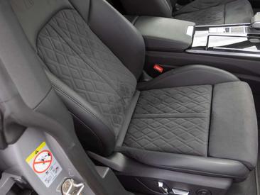 Audi RS7 — photo 25