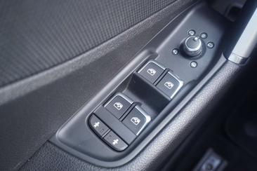 Audi Q2 Advanced 35 TFSI — photo 23