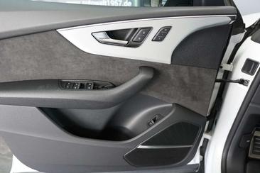 Audi SQ8 Competition Plus — photo 12