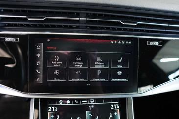 Audi SQ8 Competition Plus — photo 19