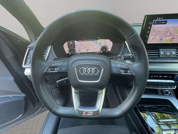 Audi Q5 S Line 50 TFSI E — photo 11