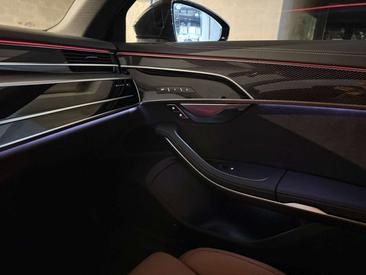 Audi A8 S Line 60TFSIe — photo 17
