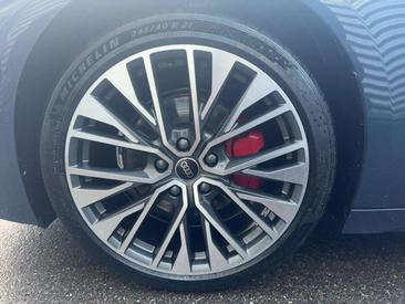 Audi A6 E-tron S Line — photo 10