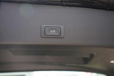 Audi E-tron 50 — photo 8