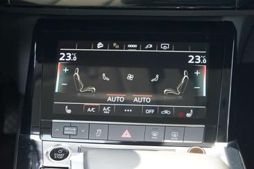 Audi E-tron 50 — photo 11