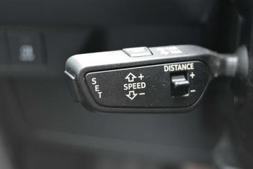 Audi Q4 E-tron S Line 35 E-tron — photo 11