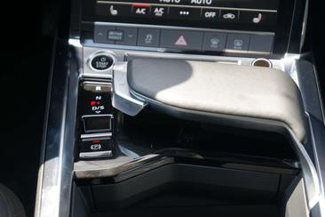 Audi E-tron 50 — photo 12