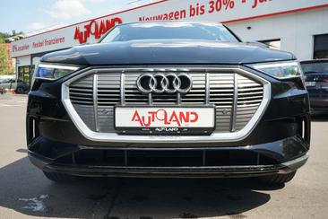 Audi E-tron 50 — photo 14