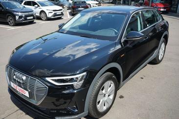 Audi E-tron 50 — photo 16