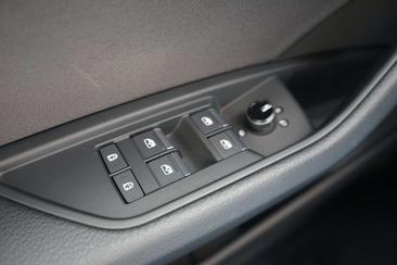 Audi E-tron 50 — photo 24