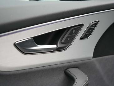 Audi Q8 E-hybrid — photo 16