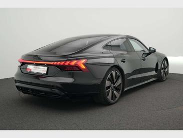 Audi E-tron GT — photo 2