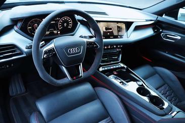 Audi RS E-tron GT — photo 2
