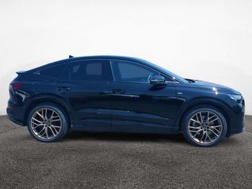 Audi Q4 E-tron S Line 55 — photo 7
