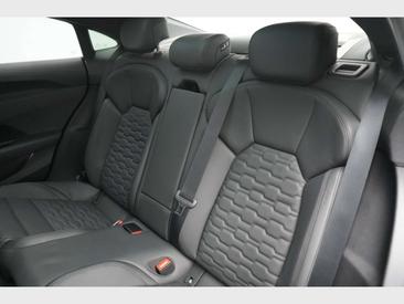 Audi E-tron GT — photo 8