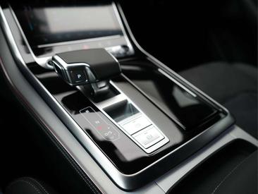 Audi Q8 E-hybrid — photo 28