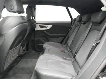 Audi Q8 E-hybrid — photo 30