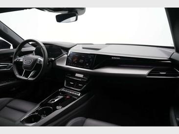 Audi E-tron GT — photo 13
