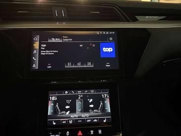 Audi SQ8 E-tron — photo 9