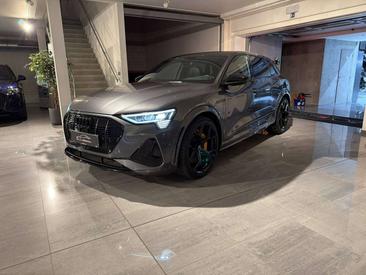 Audi SQ8 E-tron — photo 16