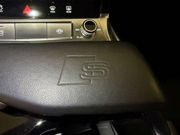 Audi SQ8 E-tron — photo 19
