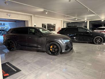 Audi SQ8 E-tron — photo 21