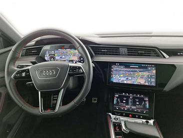 Audi Q8 E-tron S Line 50 — photo 10