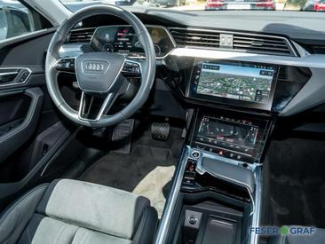Audi Q8 Sportback 50 E-tron — photo 3