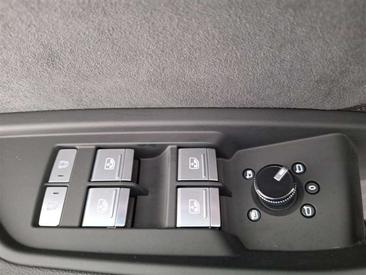 Audi Q8 E-tron S Line 50 — photo 17