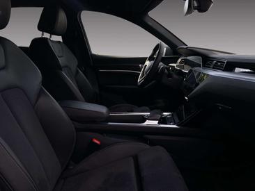 Audi Q8 E-tron Advanced 50 — photo 4