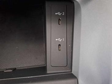 Audi Q3 40 TFSI — photo 31